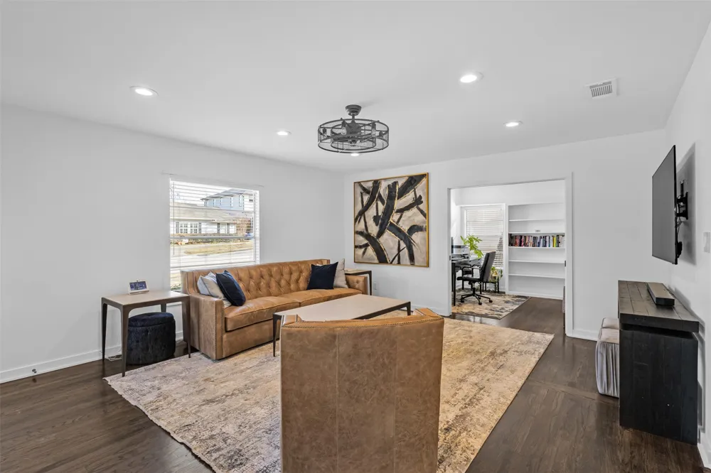 8723 Glencrest Lane Dallas, TX 75209